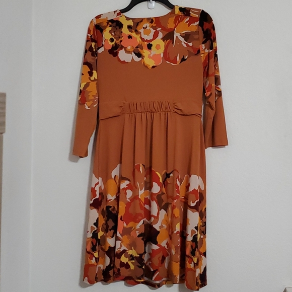 NEW YORK & CO. stretchy floral faux wrap dress brown tan orange Med. NWT - Picture 6 of 7